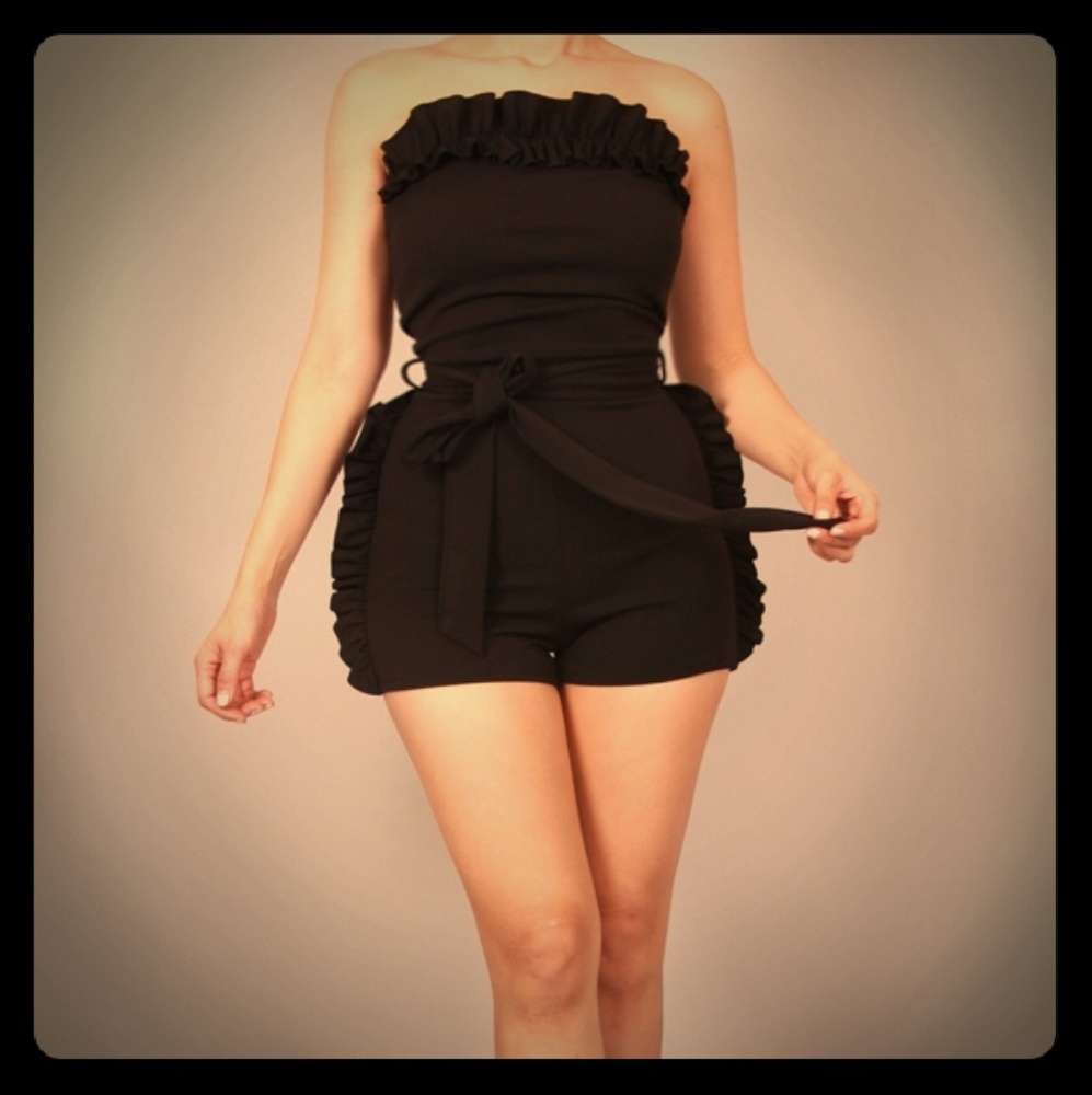 ⭐⭐MUST GO!!!⭐⭐"Sweet/Sassy" Ruffle Top Romper